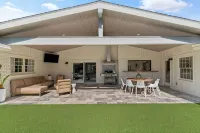The Palm - East Beach Private Retreat - Saltwater Pool, Hot Tub, Beach Access! - 4-Star