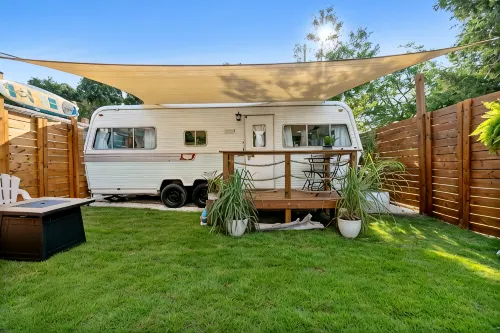 Renovated 1970’s retro camper on Bayou Grande in Pensacola with walking trail. - 3-Star