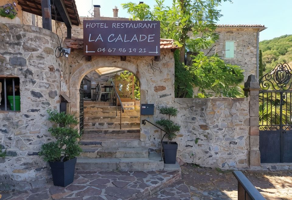 Hotel Restaurant la Calade - Housity