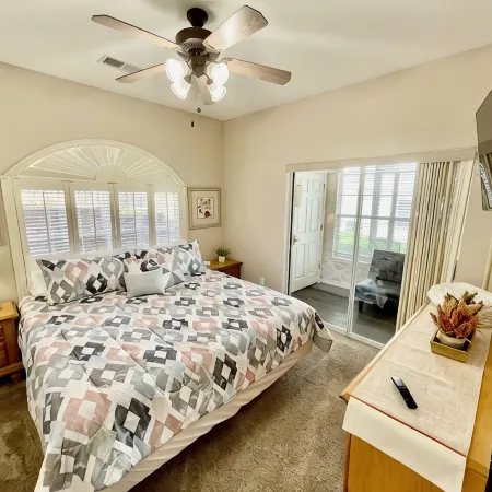 Gracie's Getaway - 4 King Bedrooms w /4 Ensuite Baths! Sleeps 13!!
