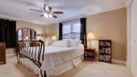 Historic 3 Br Home Near Millikin Univ. - Wi-Fi