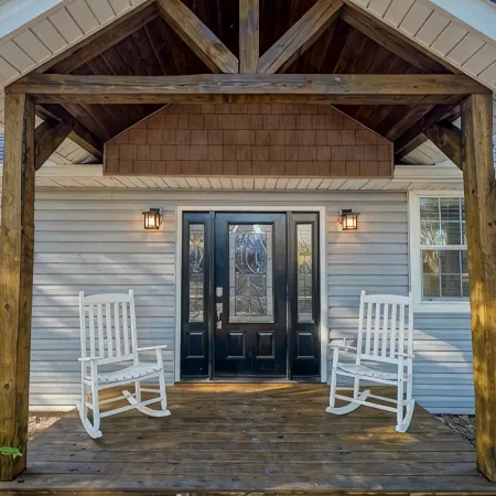 Luxury Lake Cottage, Perfect Location by Land & Water on Amazing Property.