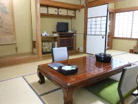 Noren Yado Meigetsu - parking