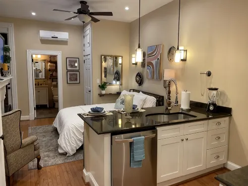The Studio@ Eanes Drug-Heart of the Historic District - Condos