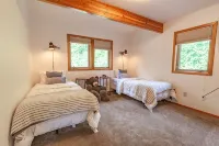 Luxury Auke Bay Chalet~ Ocean Views, Hot Tub, Sauna, Fireplace, Ultimate Retreat - 발코니