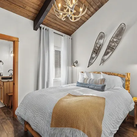 Townhouse in Private Lakeside Community