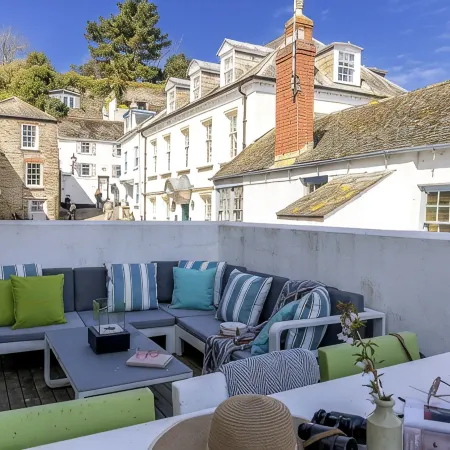 The Glass House, Fowey Luxury, parking & mooring