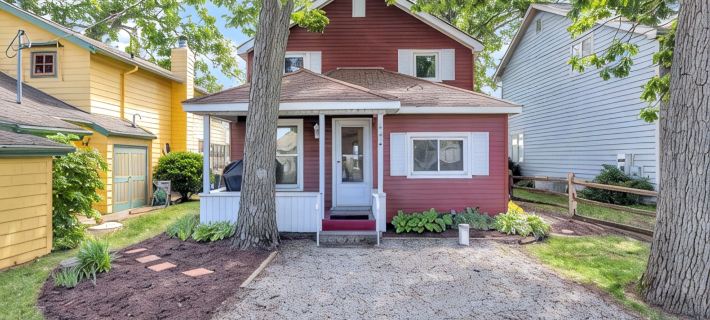 Waterfront lake cottage on gorgeous Clark Lake in Jackson! 4 bedrooms, sleeps 10 Hoteles en Condado de Jackson