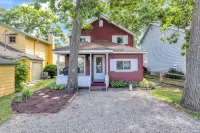 Waterfront lake cottage on gorgeous Clark Lake in Jackson! 4 bedrooms, sleeps 10 - Bintang 3