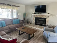 Beach house with Private Heated Pool, Jacuzzi, Firepit. Steps to beach and park. - 무료 와이파이