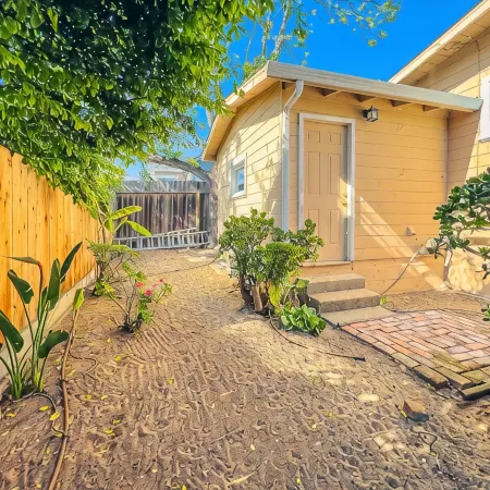 Monterey County Seaside, Bungalow Minutes from the Ocean !