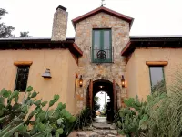 Hudson Bend Casa at Lake Travis Owned by famous chef - Wifi