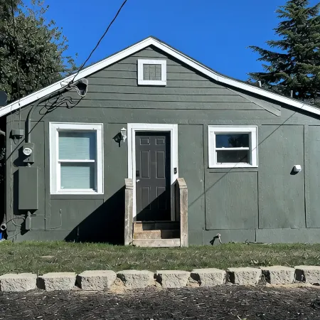 Cozy Bremerton Bungalow: Modern Comforts, Perfect Location!