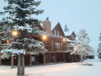 Secluded luxury lodge that sleeps 34 in beds - 3-Star