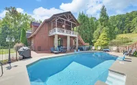 Incredible Farmhouse,18 Acres, Pool, 7 King Bds, Near Helen, Tiny Weddings! - 4-Sterne