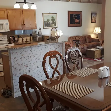 Beautiful 4 BR/2BA Private Pool Home Near Weeki Wachee Springs