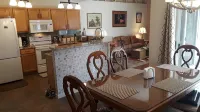 Beautiful 4 BR/2BA Private Pool Home Near Weeki Wachee Springs - 3-Star