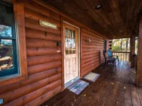Romantic Log Cabin w/ Hot Tub, Near Mississippi River Retreat - 3 estrellas