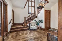 LUXE Manor with Modern, Elegant Vibes - 4-Star