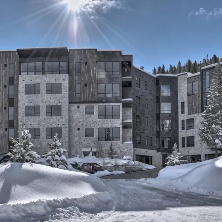 The "Powder Day" of Ski Condos! Ski-in Ski-Out, Great Vibe, Chef's Kitchen + EV!