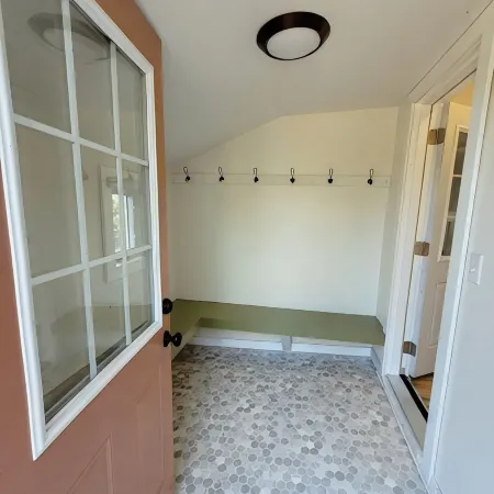 New! Tasteful, fresh 3BR on quiet street in Calumet