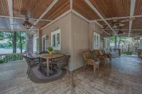 The Regatta - Waterfront Escape with Guest House - 4-Star