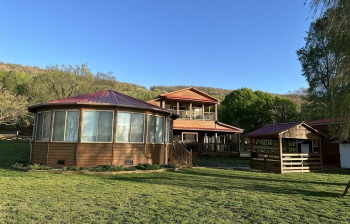 Beautiful rustic lodge located on Lake Guntersville with private boat ramp/dock