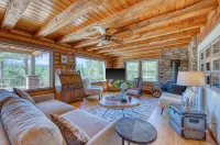 Spacious cabin in the woods w/ a private hot tub, deck, & fireplace  SUV  needed - シャレー