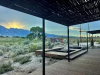 The LONEWEST Retreat in the Eastern Mountain Sierras - con encanto