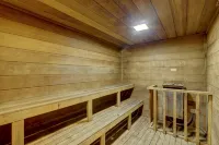 Cozy ski in , heated pool, on golf course, mtn view, tubing, king bed, garage - 2-Star