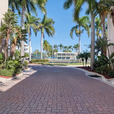 3 Bedroom 2 Bath Palm Bay club Walk out patio ground floor