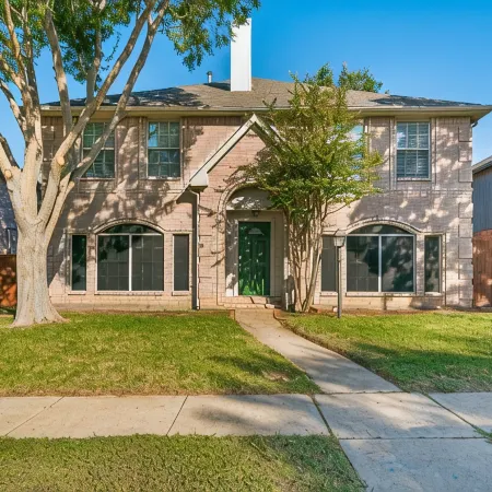 Spacious Living, BBQ, Minutes to DFW Airport, Sleep 16
