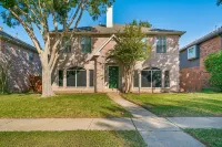 Spacious Living, BBQ, Minutes to DFW Airport, Sleep 16 - Wi-Fi