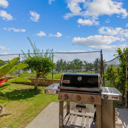 Family Condo with Queen Beds & Ocean Views from 3 Lanais!