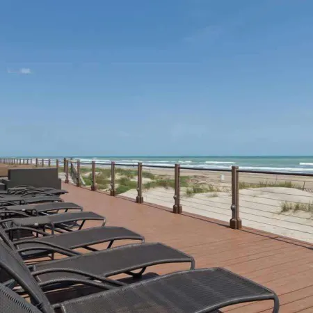 Beachfront Bargain - 2 Levels - 2 Pools & Hot Tubs