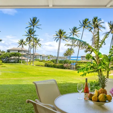 Deluxe Ocean View Ground Floor.... Renovated ..Walk to the Hyatt and Beach...A/C