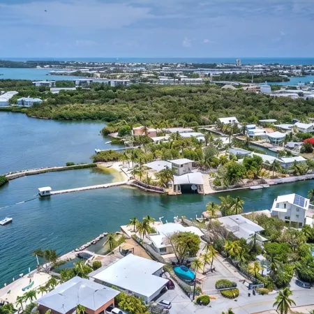 Casa Chiquita - 3/2 Pool - Waterfront - 75’ Dock - Ground Level
