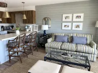 King Bedroom Suite Condo - Walking Distance to Beach!!! Linens/Towels included!! - Gym