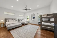 SocoVilla: Downtown/Pool/Golf Green/FirePit/18 Beds - Собственным Бассейном