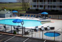 Mariner Resort - Pools
