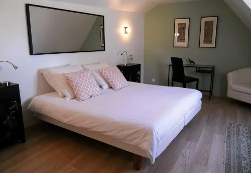 La Maison de l'Aber, at the edge of Aber Wrach, sea view - 3 étoiles