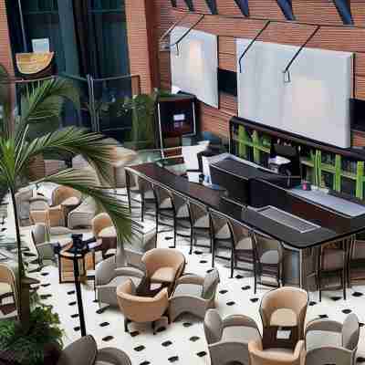 Hotel Embassy Suites by Hilton Valencia Others