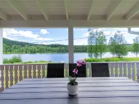 Idyllic sunny lakeside location with only 20 m to the private jetty and boat. - 3星級