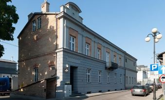 Qbatura Cafe & Hotel - Housity
