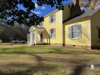 The Sunnyside Sisters Bed and Breakfast Hotels in Clarksville