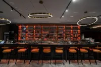 Home Hotel - С баром