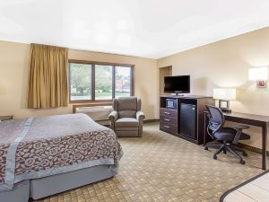 Days Inn & Suites by Wyndham Waterloo