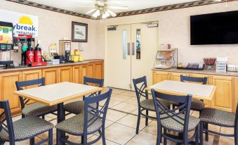 Days Inn by Wyndham Lexington