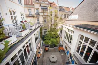 Jacques Brel Hostel Hotel di 