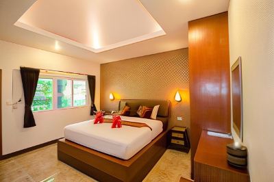 Deluxe King Room with Garden View